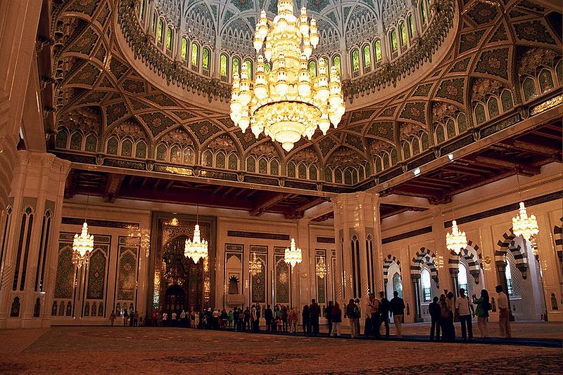 oman-muscat-grand-mosque-carpet-and-chandelier